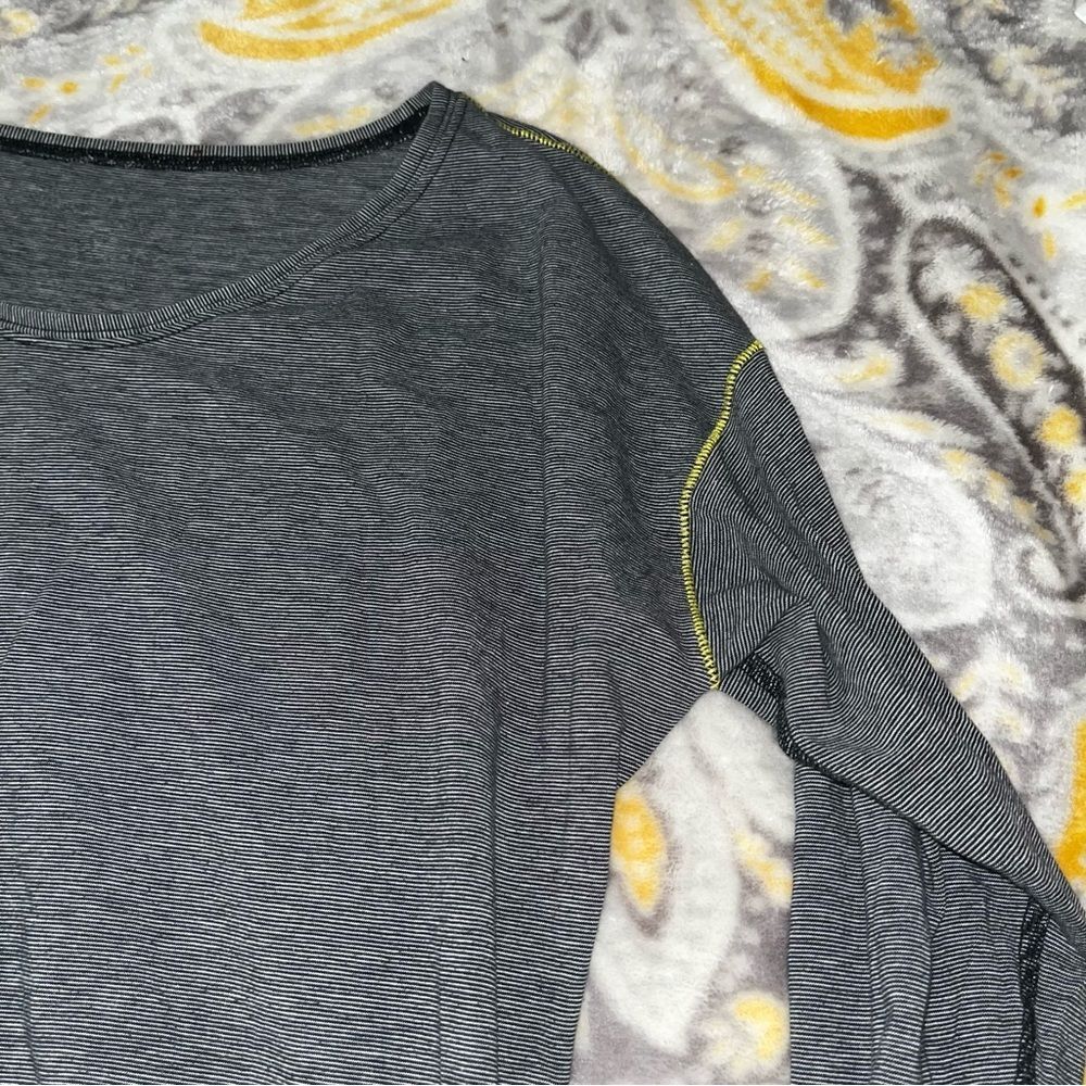 Lululemon long sleeve shirt size 8 - Picture 3 of 7